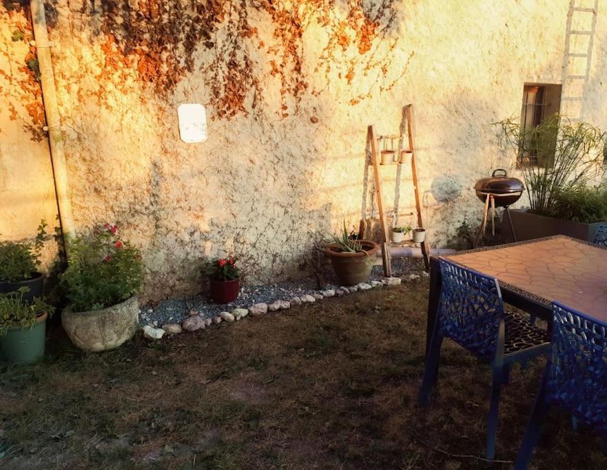 Apartamento Gite A La Ferme Chaleureux Civrac-de-Blaye Exterior foto